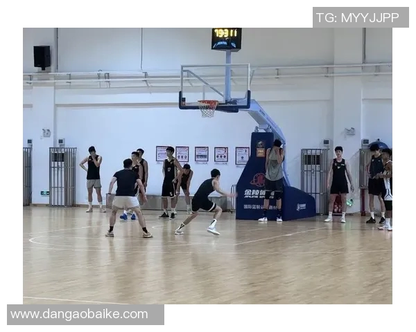 任骏飞领衔球队奋战新赛季展现篮球风采与团队精神的精彩旅程 任骏飞领衔球队奋战新赛季展现篮球风采与团队精神的精彩旅程