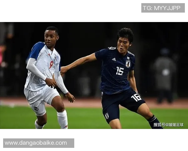 冈山绿雏与山口雷诺的激烈对决展现足球魅力与团队精神