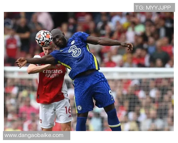 哈维西蒙斯崭露头角引领足球新潮流展现无限潜力与未来可能性 哈维西蒙斯崭露头角引领足球新潮流展现无限潜力与未来可能性