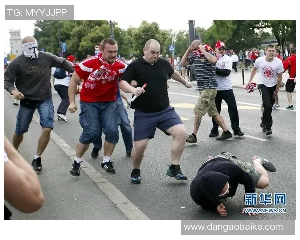 恒大与香港东方激烈对骂引发球迷热议赛场外的纷争与情绪对抗